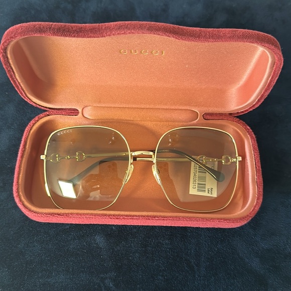 ✨✨Luxury Designer GUCCI SUNGLASSES FOR SALE !
ORIGINAL I DONT  HAVE THE RECEIPT✨ - Picture 15 of 15